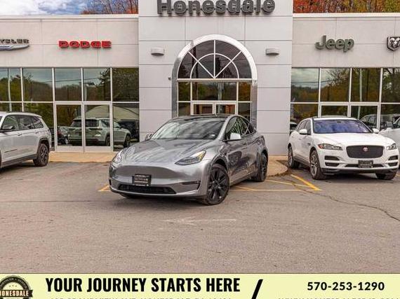 TESLA MODEL Y 2025 7SAYGDEE5SF299714 image